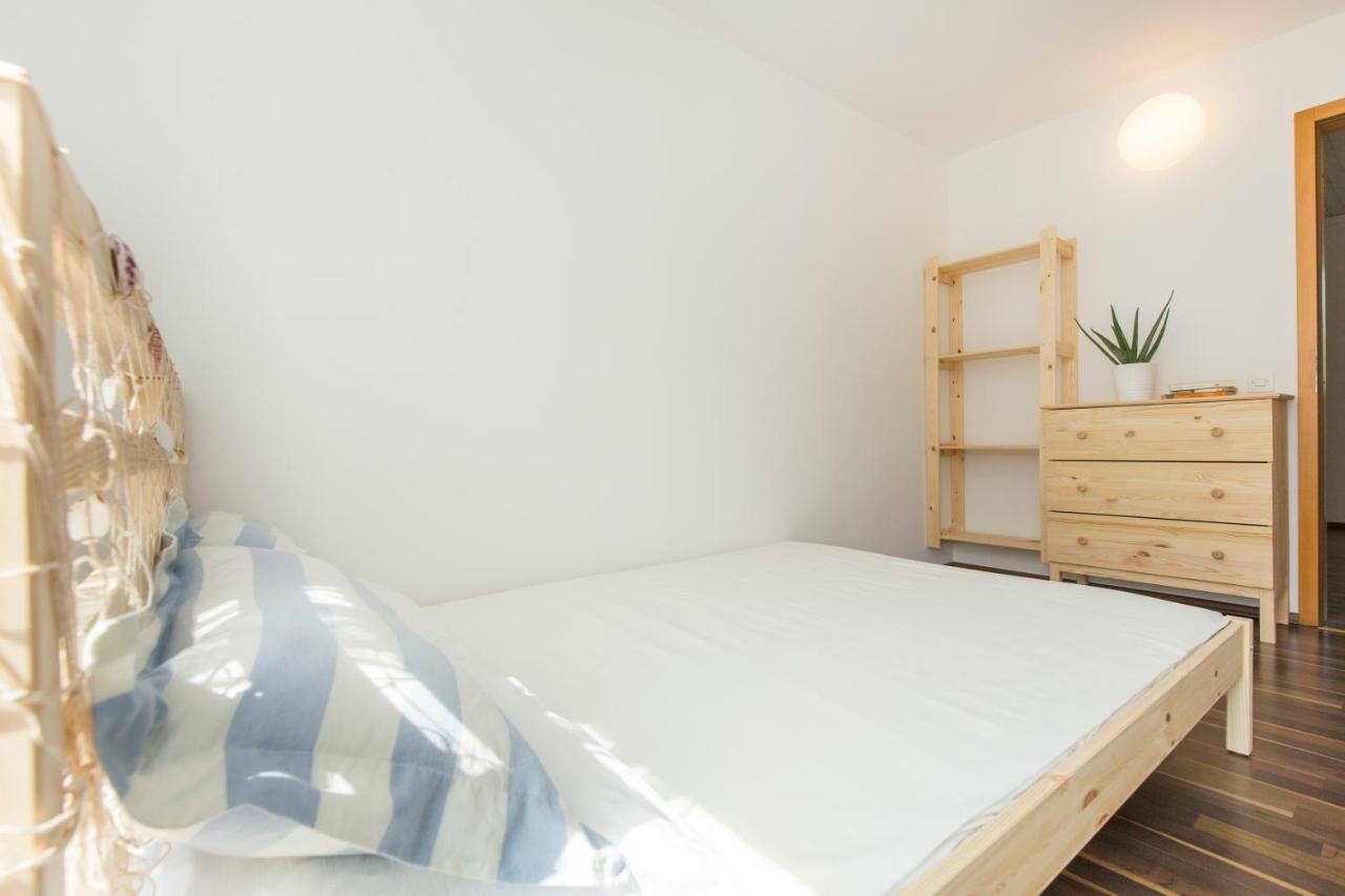 Casa Flora 3-Minutes' Walk From The Beach Novigrad  ภายนอก รูปภาพ